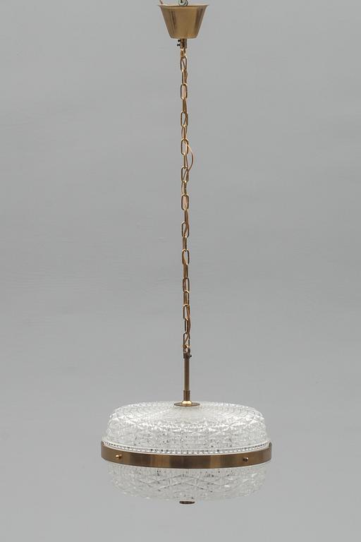 TAKLAMPA, glas och mässing. 1900-talets mitt.