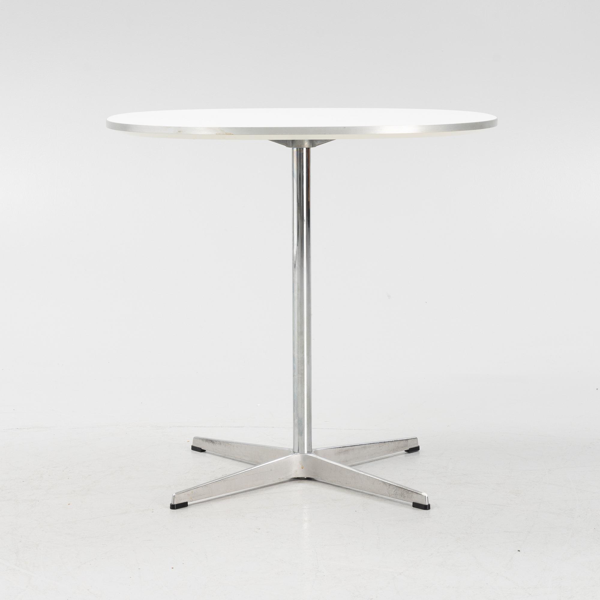 Bruno Mathsson & Piet Hein, bord, "Supercirkulär A602", Fritz Hansen, daterat 2006.