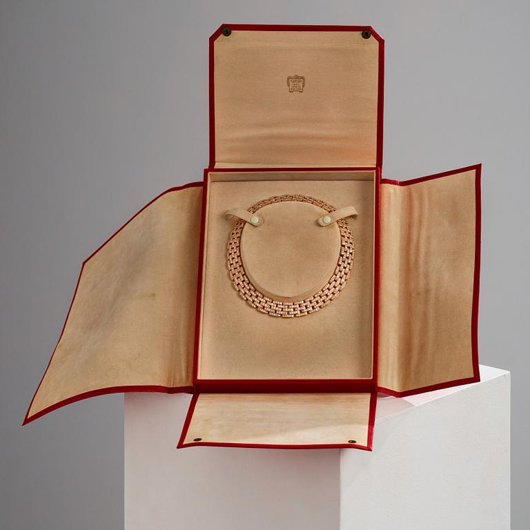 Cartier 'Maillon Panthère" a necklace.