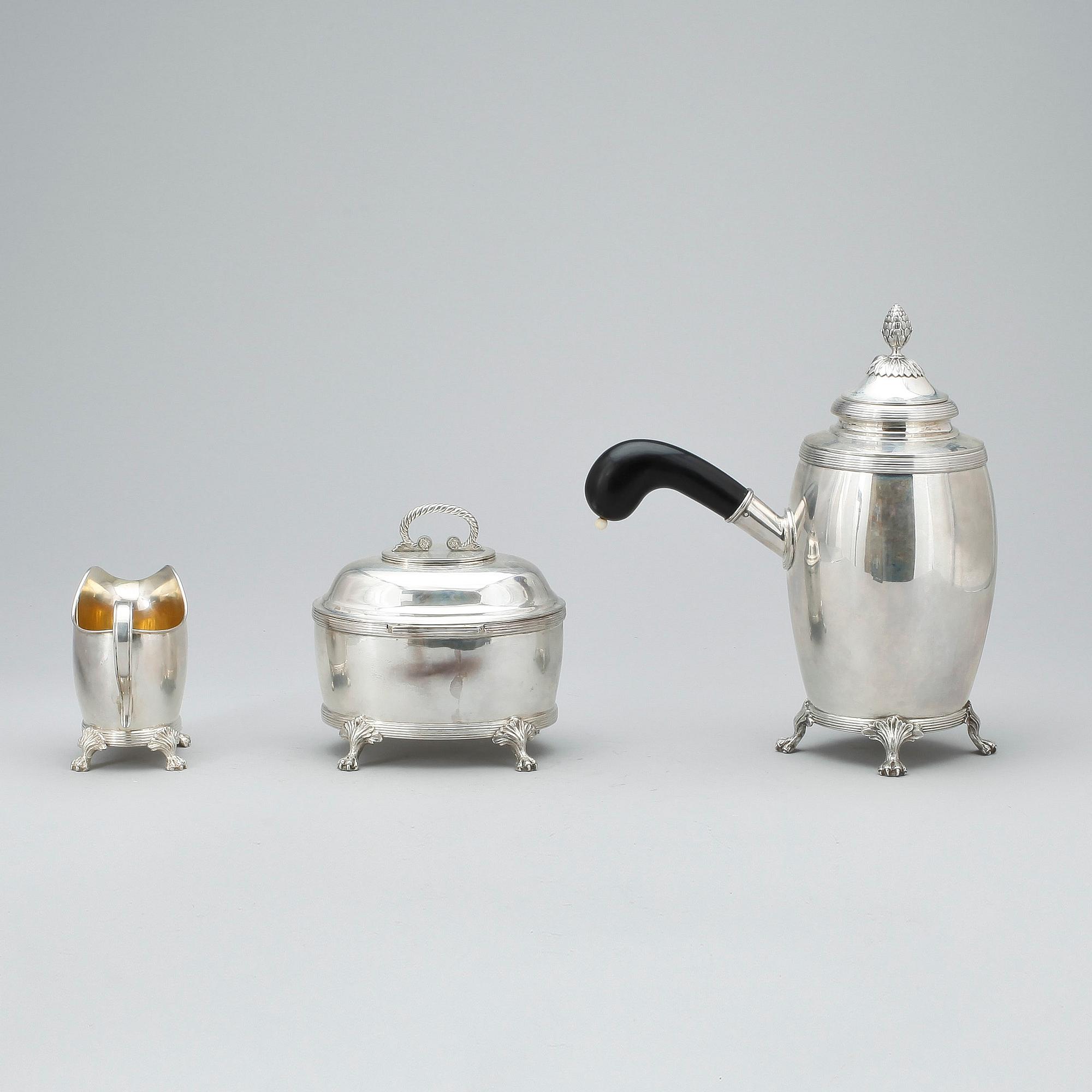 KAFFESERVIS, 3 delar, silver, empirestil, CG Hallberg, Stockholm 1910. Tot ca 1300 gram.