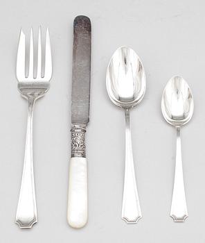 PARTI SILVER, 26 delar, mestadels sterling, bla Birks, England, 1900-tal. Tot vikt ca 477g.