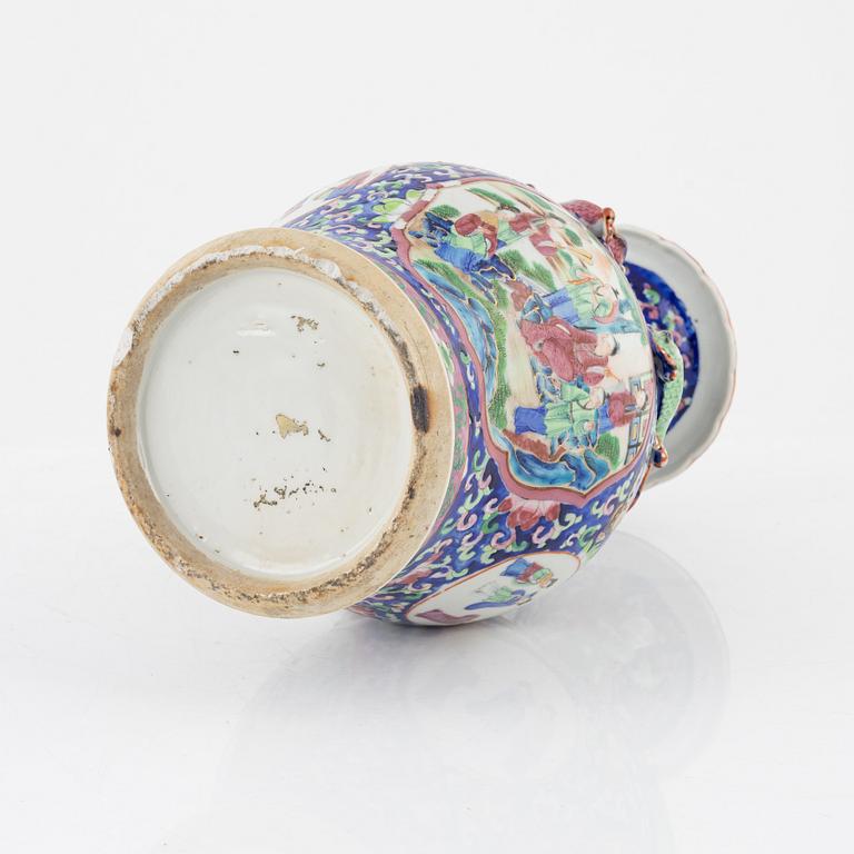 Vas, porslin, Kina, Qingdynastin, 1800-talets slut.