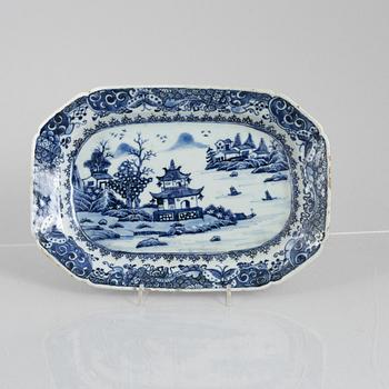 Two Chinese export porcelain chargers, Qing dynasty, Qianlong (1736-95).