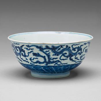 A blue and white bowl, Qing dynasty, early 18th Century.