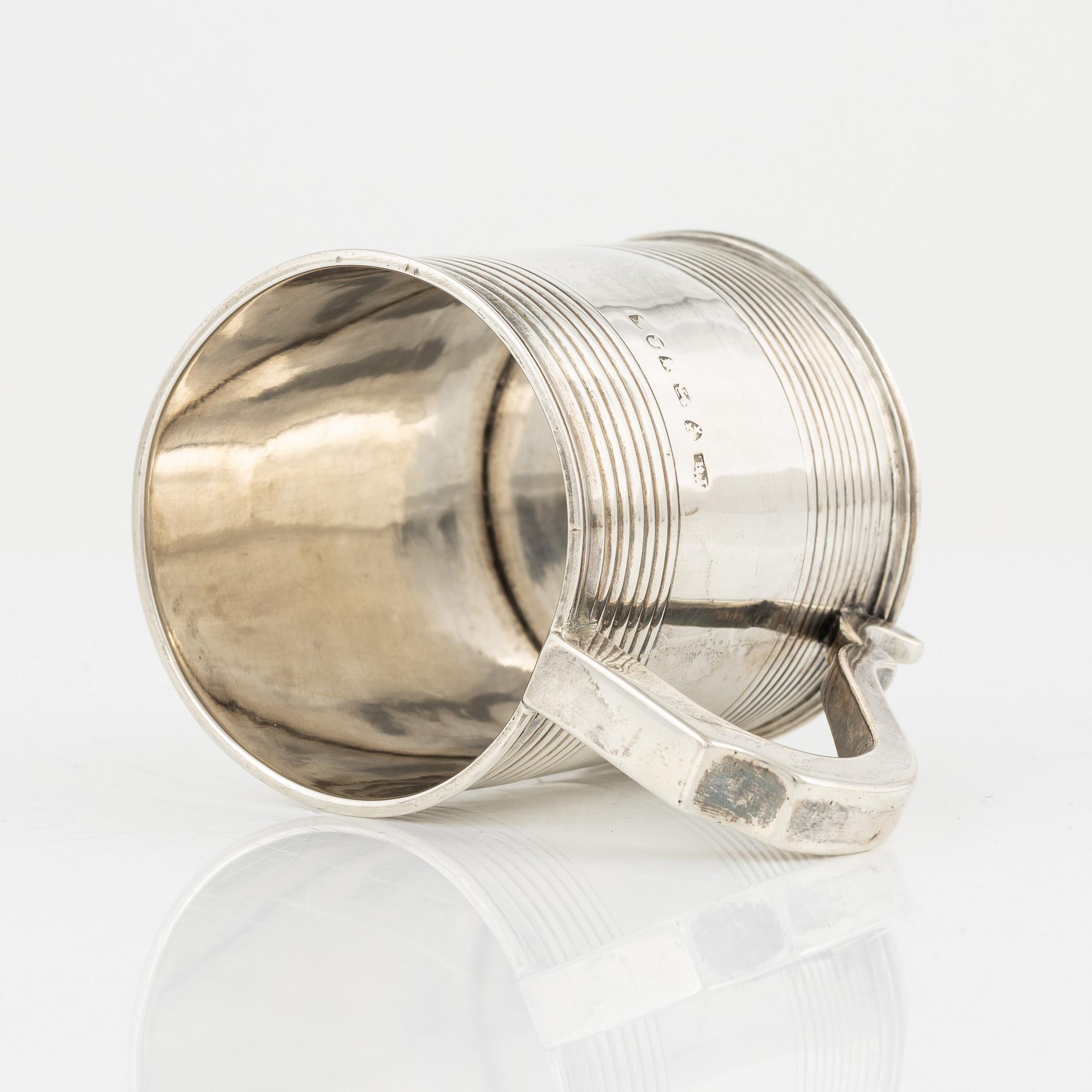 An English early 19th century silver mugg, unclear makers mark (possibly John Langland I), Newcastle 1800-1801.