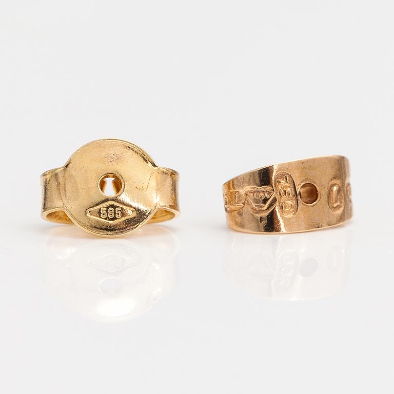 A pait of 18K gold earrings with transitional-cut diamonds ca. 1.30 ct in total. Oskar Lindroos, Helsinki 1953.