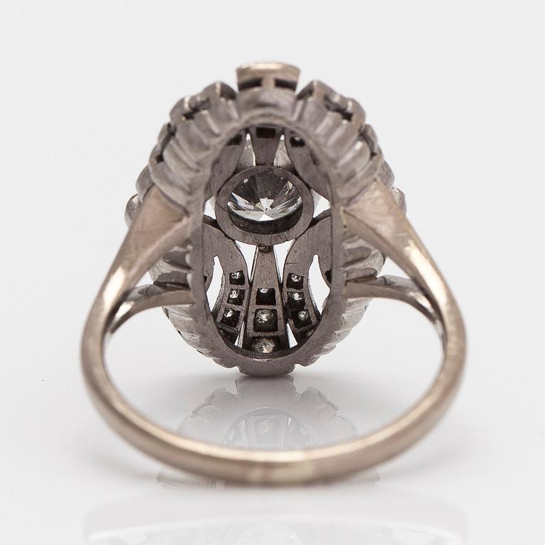 A.Tillander, ring, Art déco-stil, 18K vitguld, briljant- och 8/8-slipade diamanter ca 0.48 ct totalt, Helsingfors 1978.