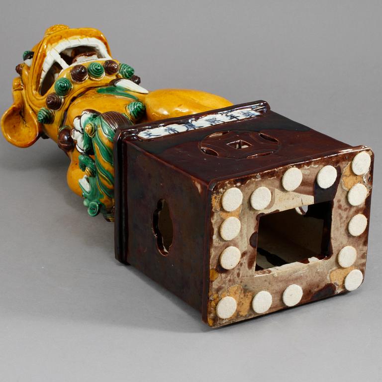 FOHUND, porslin, Kina, 1900-talets slut/2000-talets början.