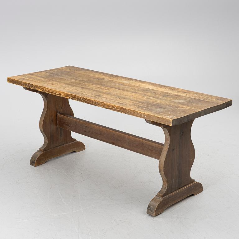A solid pine dining table, 20th century.