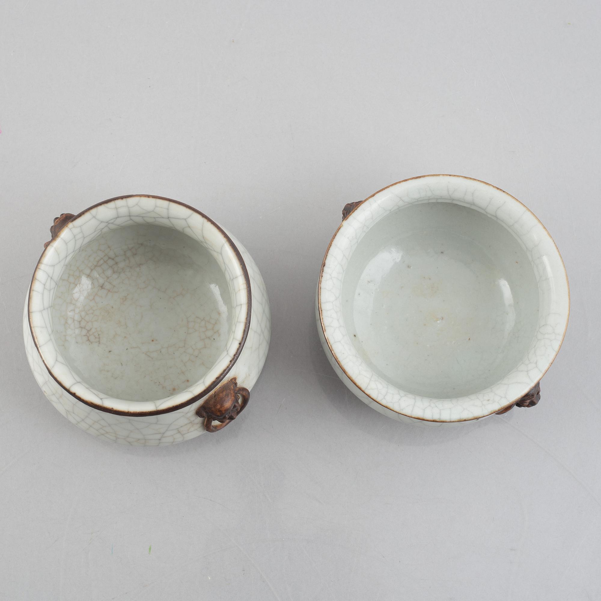 A Chinese ge glazed stoneware brush washer, a vase and two bowls, early 20th century.