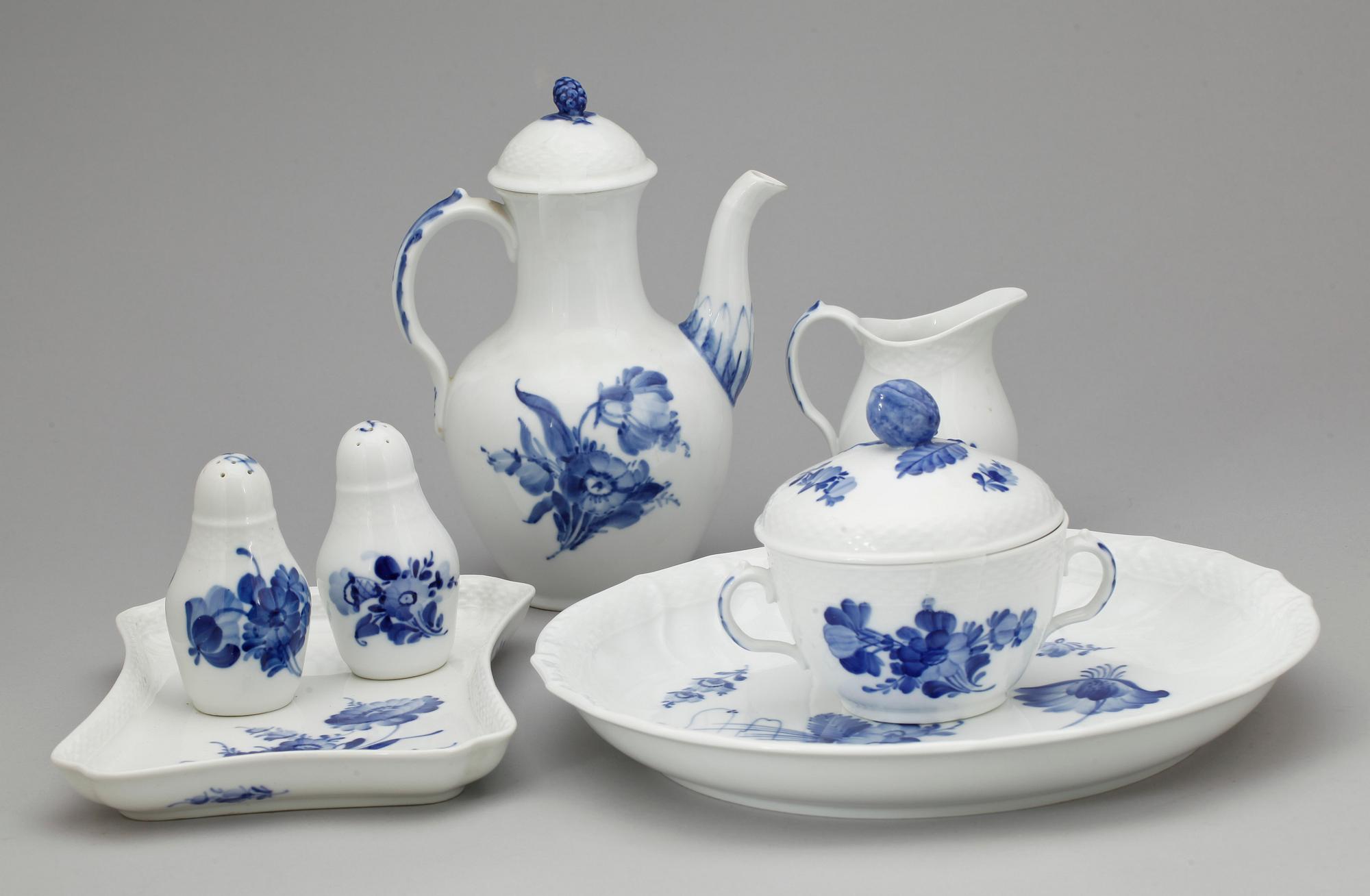 KAFFESERVIS, 6 delar, porslin, "Blå Blomst", Royal Copenhagen, 1900-talets andra hälft.