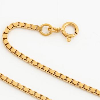 Chain 18K gold.