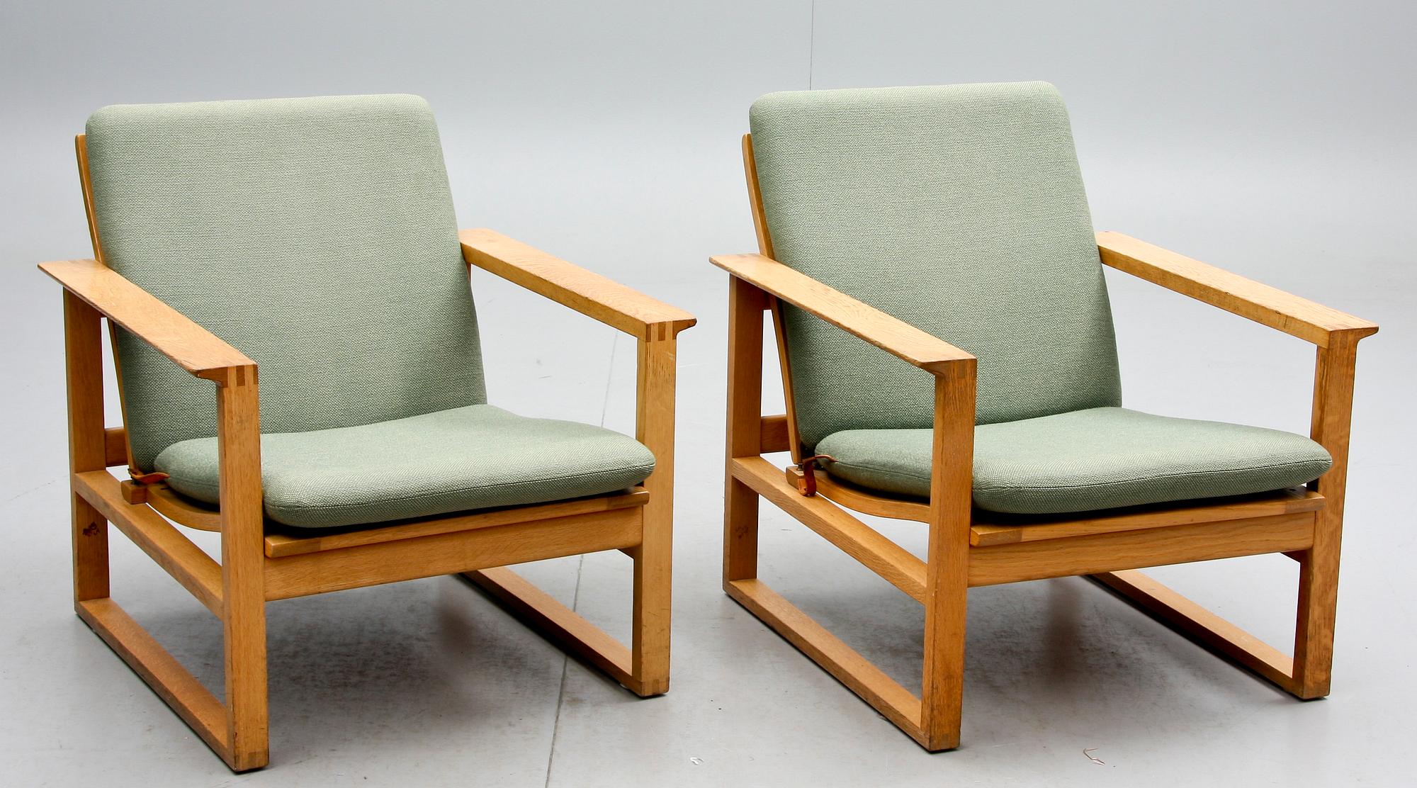 FÅTÖLJER, ett par, "Slädestolen" , modell 2256, Börge Mogensen, Danmark.
