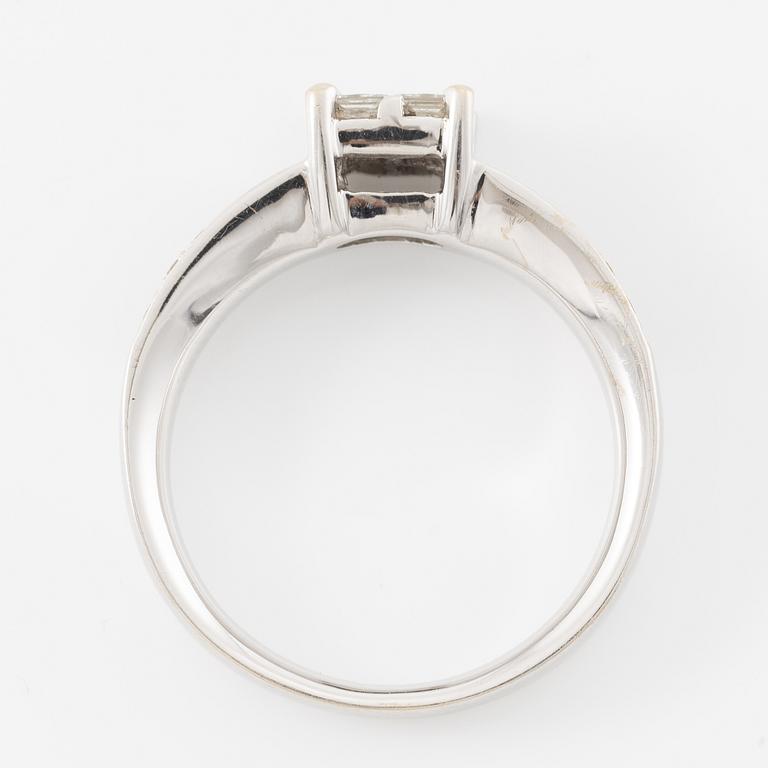 Ring and a pair of earrings, 18K white gold with princess-cut and brilliant-cut diamonds.