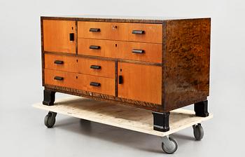 SIDEBOARD, art deco, Axel Larsson, AB Svenska Möbelfabrikerna, Bodafors, 1900-talets första hälft.
