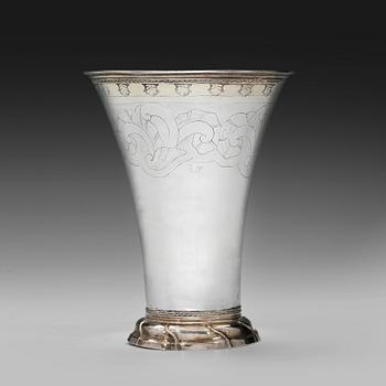 445. PIKARI, hopeaa. Sigfried Carlenius Tornio 1766. Korkeus 19 cm. Paino 395 g.