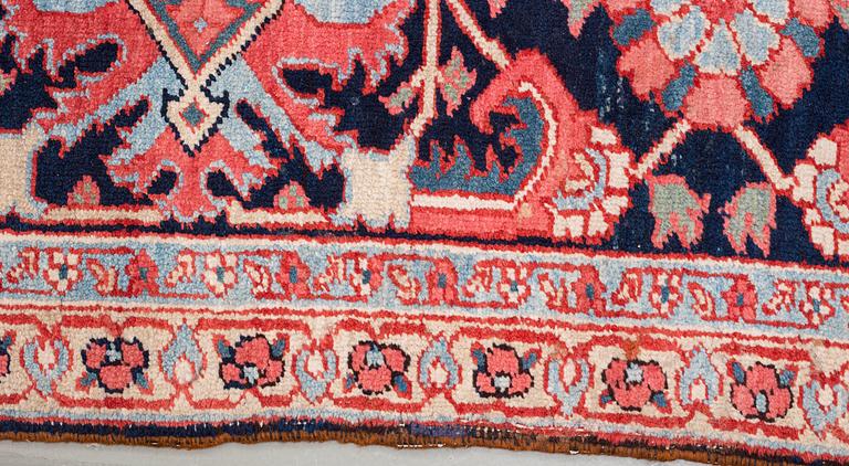 A carpet, semi-antique Heriz, ca 590,5 x 374,5-384,5 cm.