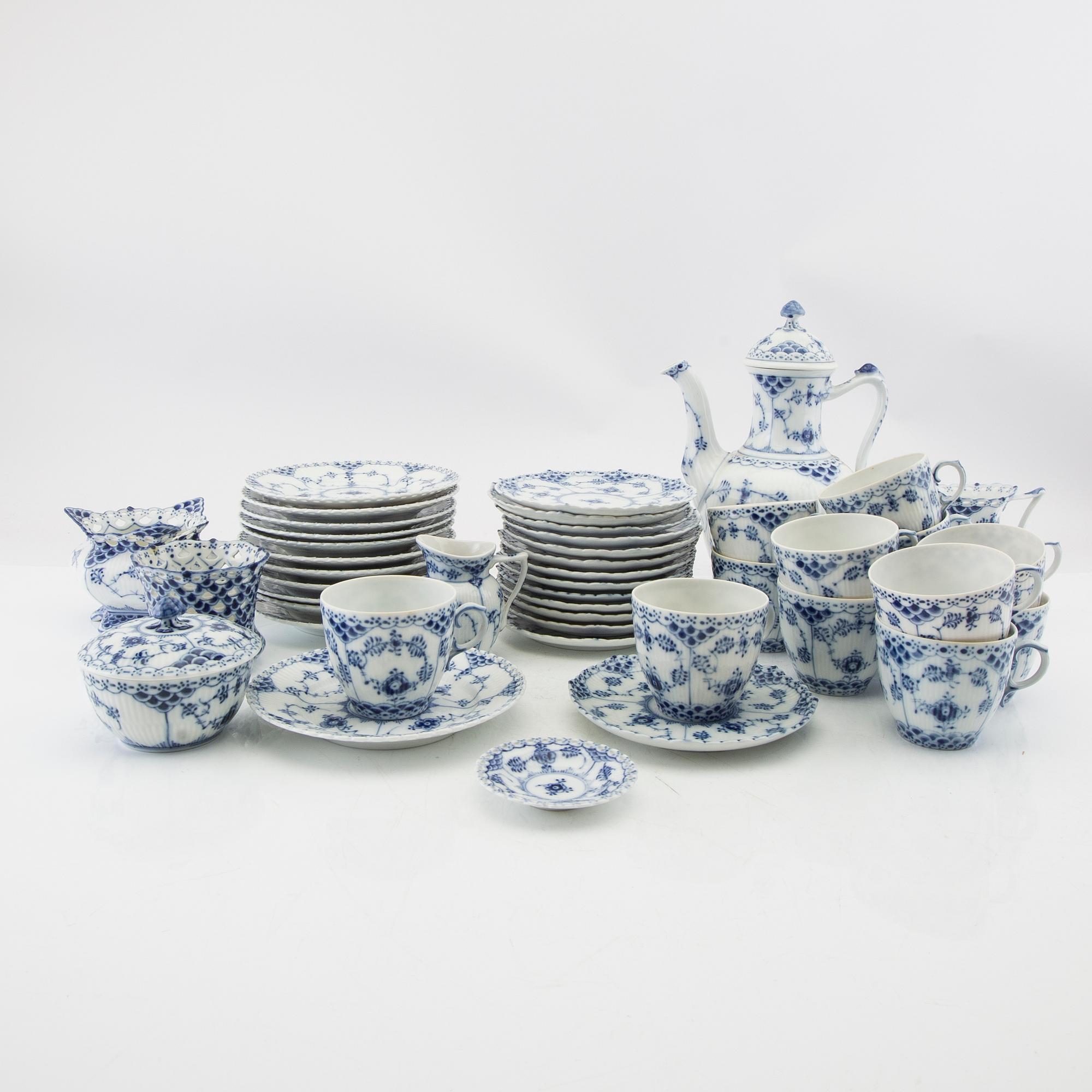 Service 52 pcs Musselmalet Royal Copenhagen Denmark porcelain.