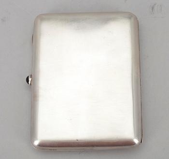 CIGARETTETUI, silver, Sovjet, 1900-talets första hälft. Vikt 194 g.