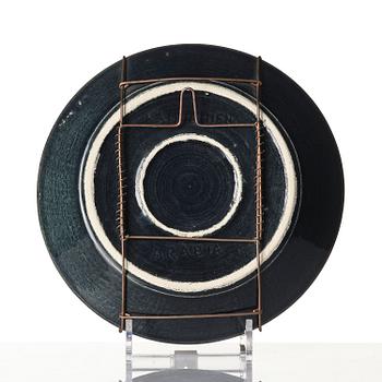 Birger Kaipiainen, a stoneware dish, Arabia, Finland 1970s.