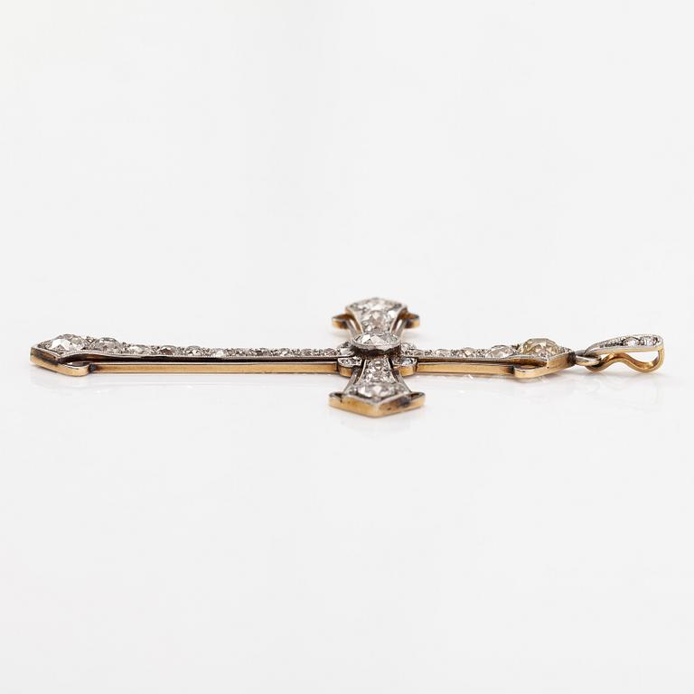 An 18K gold cross pendant with old-cut diamonds ca. 5.43 ct in total. With certificate.