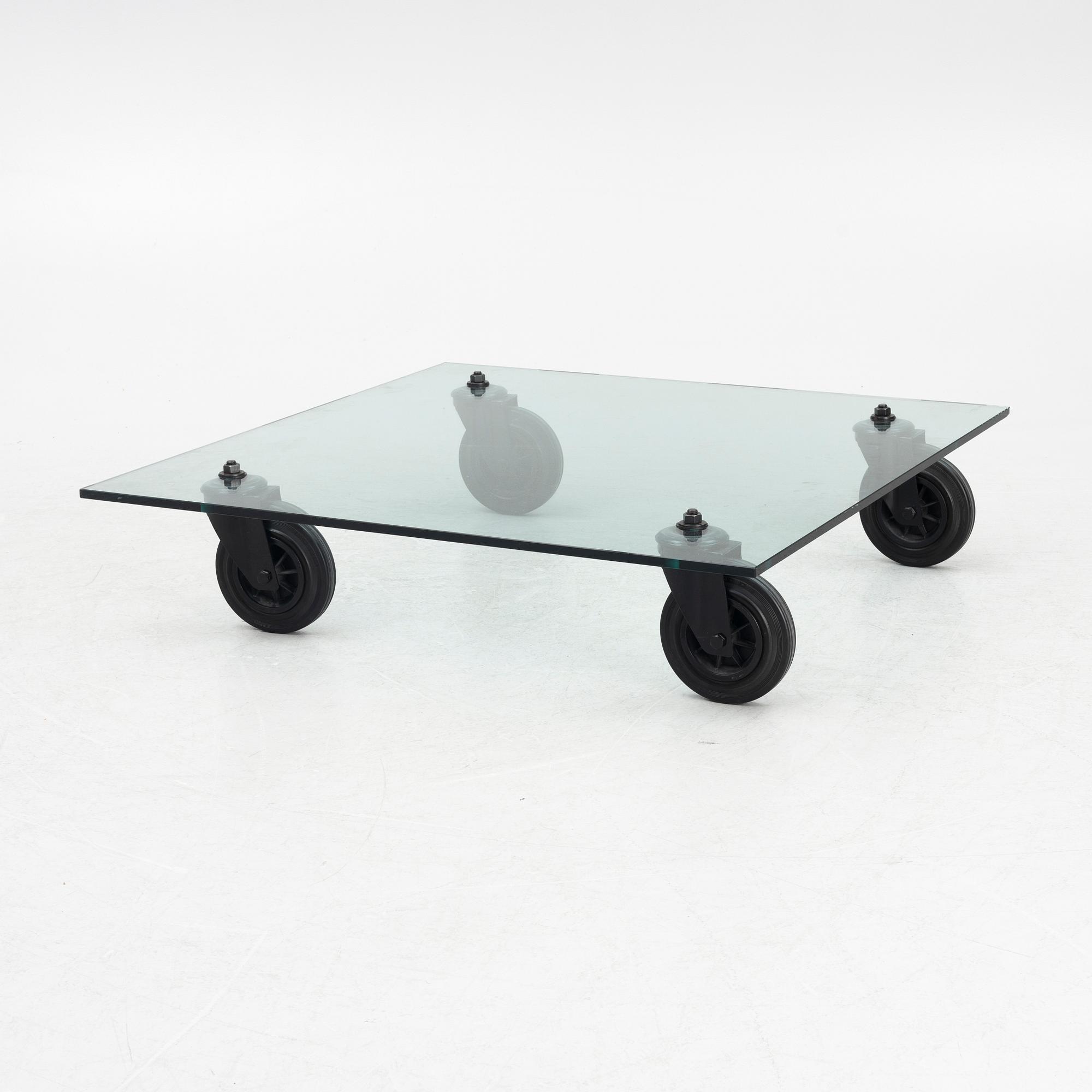 Gae Aulenti, soffbord, "Tavolo con Ruote", Fontana Arte, Italien sent 1900-tal/2000-tal.