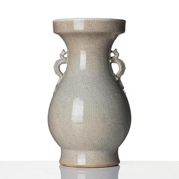 Vas, ge-glasyr. Qingdynastin, 1800-tal.