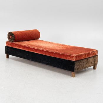 Daybed, 1930s.