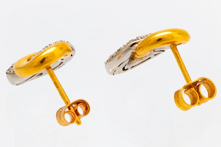 Earrings 18K gold and whitegold and gold brilliant-cut diamonds approx 0,50 ct W/SI.