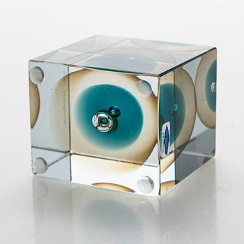 Oiva Toikka, An annual glass cube, signed Oiva Toikka 289/2000, Nuutajärvi 1983.