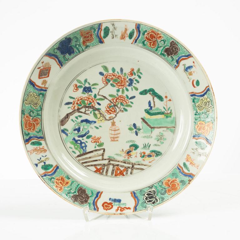 Tallrik, porslin, Kina, Qingdynastin, Kangxi (1662-1722).