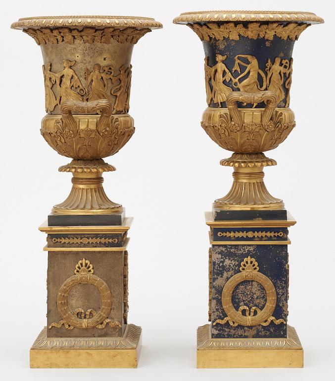 A pair of Empire-style second half 19th century urns.