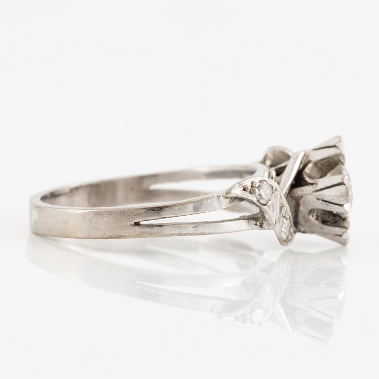 Ring, set with a brilliant-cut diamond.