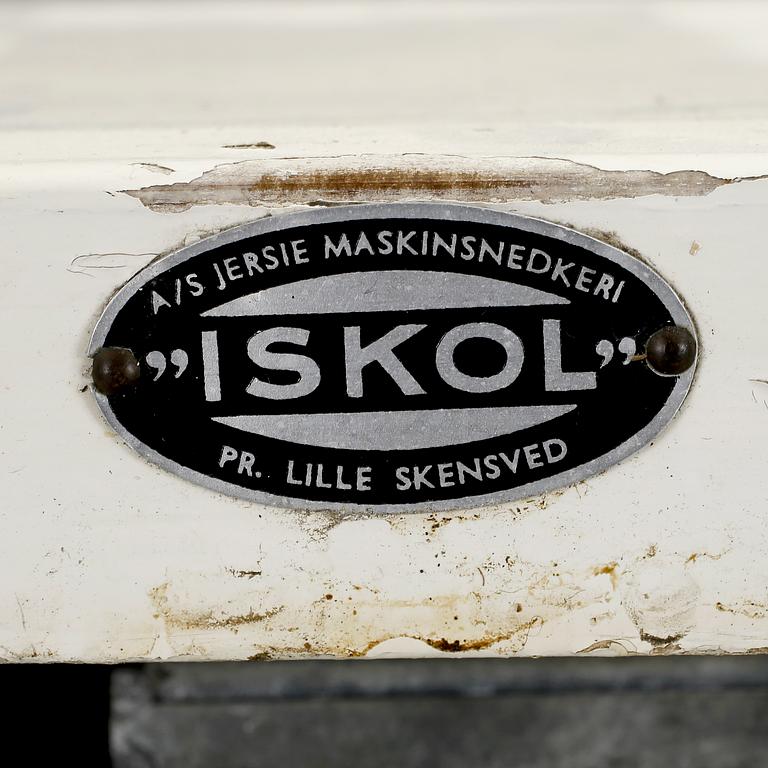 KYLSKÅP, "Iskol", Jersie Maskinsnedkeri Lille Skensved, 1900-tal.