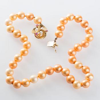 COLLIER, odlade sötvattenspärlor med lås i 18K guld.