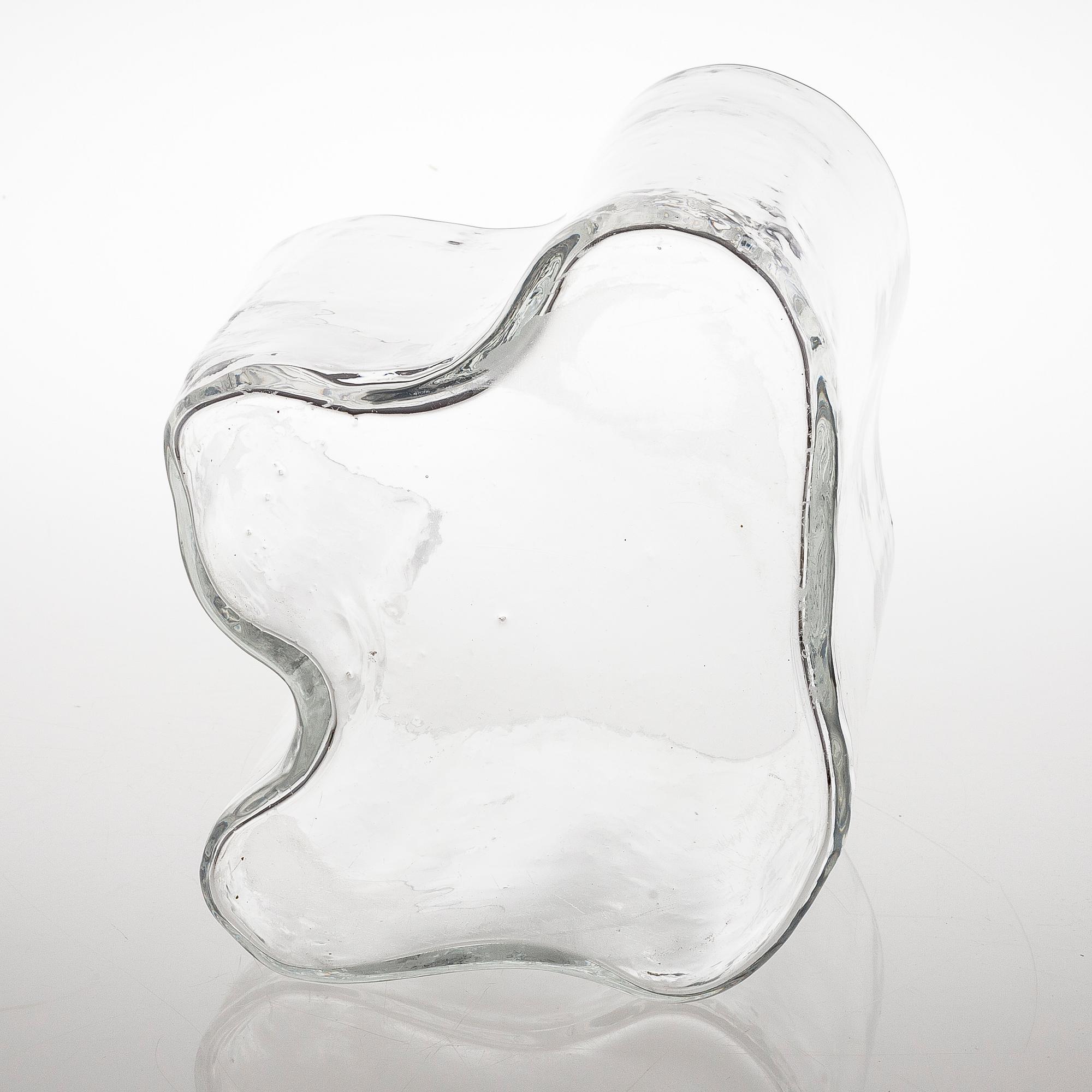 ALVAR AALTO, a '3031, vase signed Alvar Aalto.