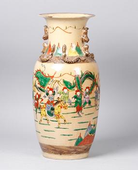 GOLVVAS, porslin. Kina, 1900-tal.