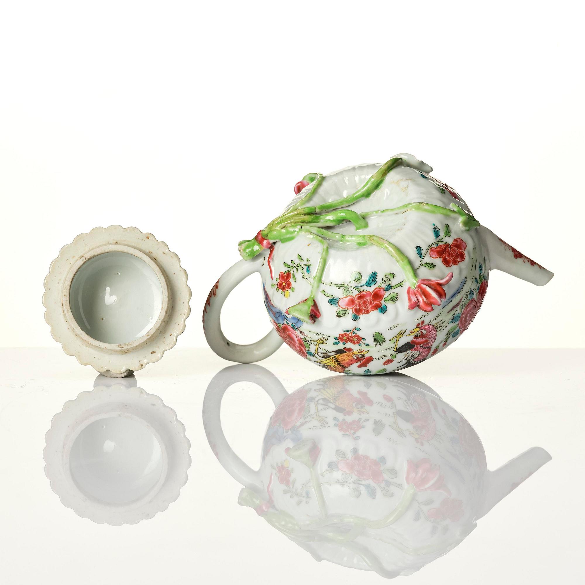 Tekanna med lock, porslin. Qingdynastin, Yongzheng (1723-35).