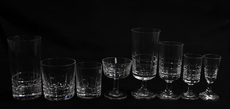 SERVIS, ca 80 delar. Glas, "City" Kosta.