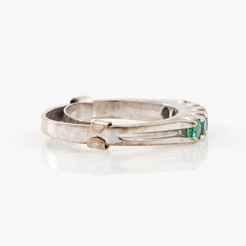Ring 14K white gold with faceted emeralds.