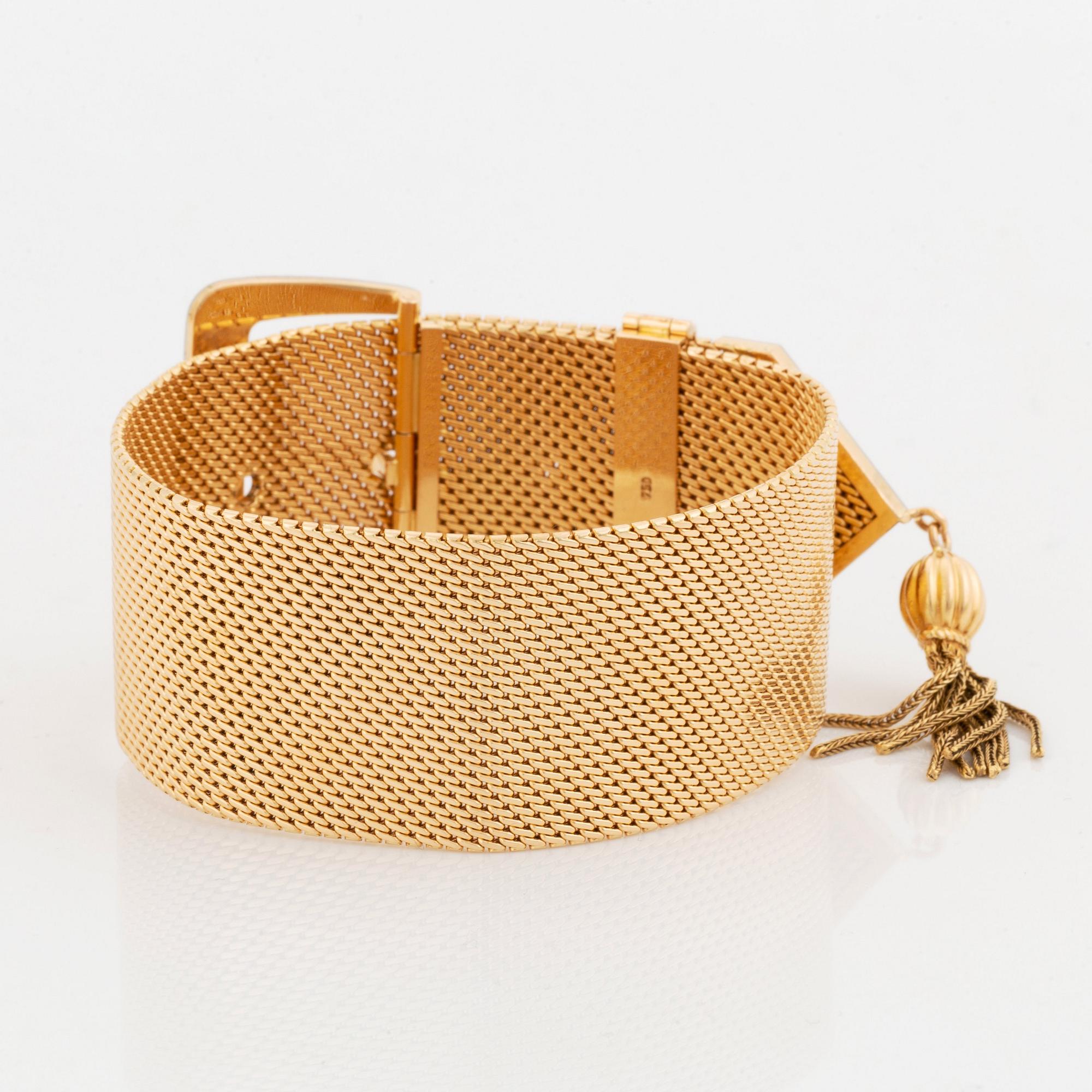 An 18K gold bracelet.