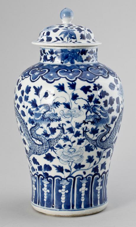 LOCKURNA, porslin, Kina, 1800/1900-tal.