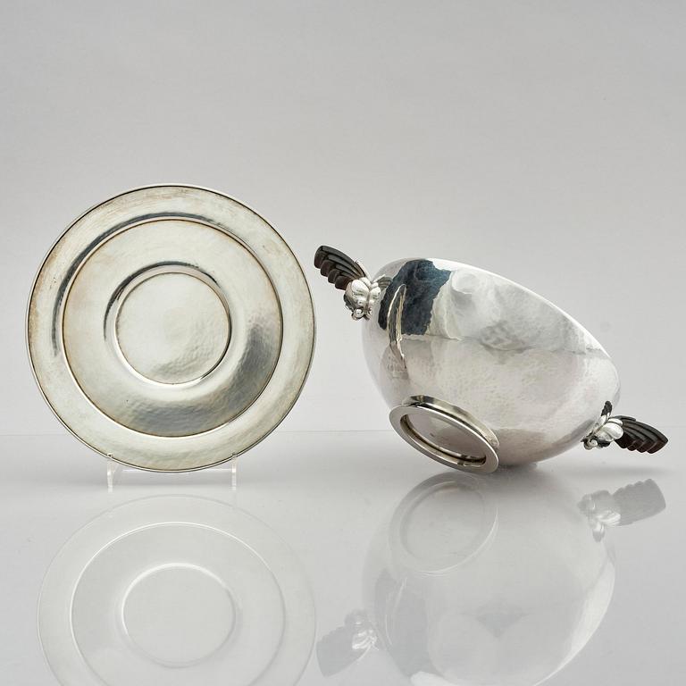 Georg Jensen, a sterling silver tureen with lid, model no 547A, design by Harald Nielsen, Copenhagen 1925-1932.
