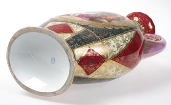 URNA, porslin, Wien, 1900-talets första hälft.