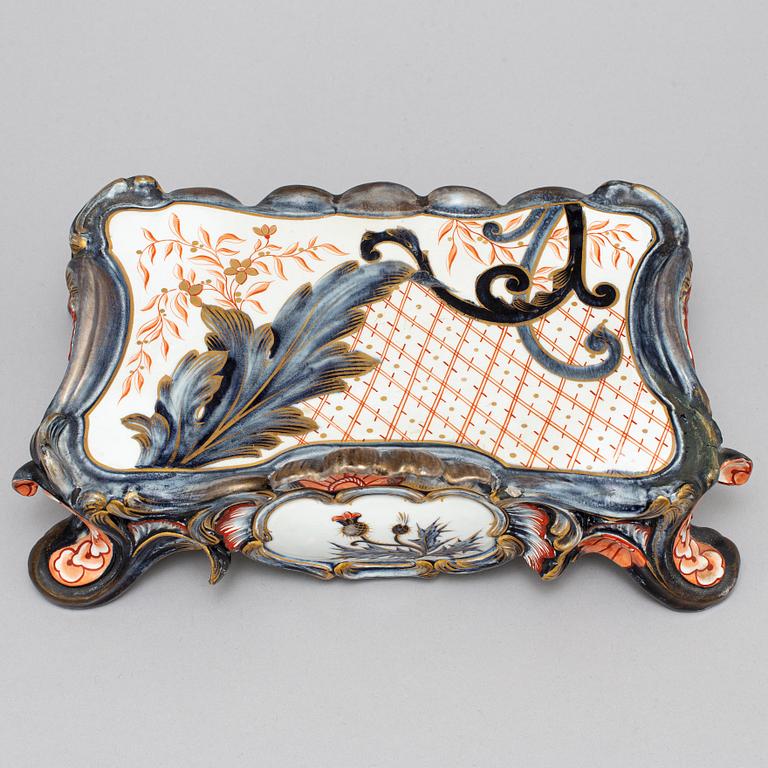 A new rococo creamware bracket clock, after Meissen model, early 20th century.