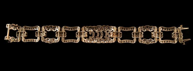 A BRACELET, 259 old- and rose cut diamonds c. 7 ct. 18K gold, silver. Length 18,5 cm, weight 38,8 g.