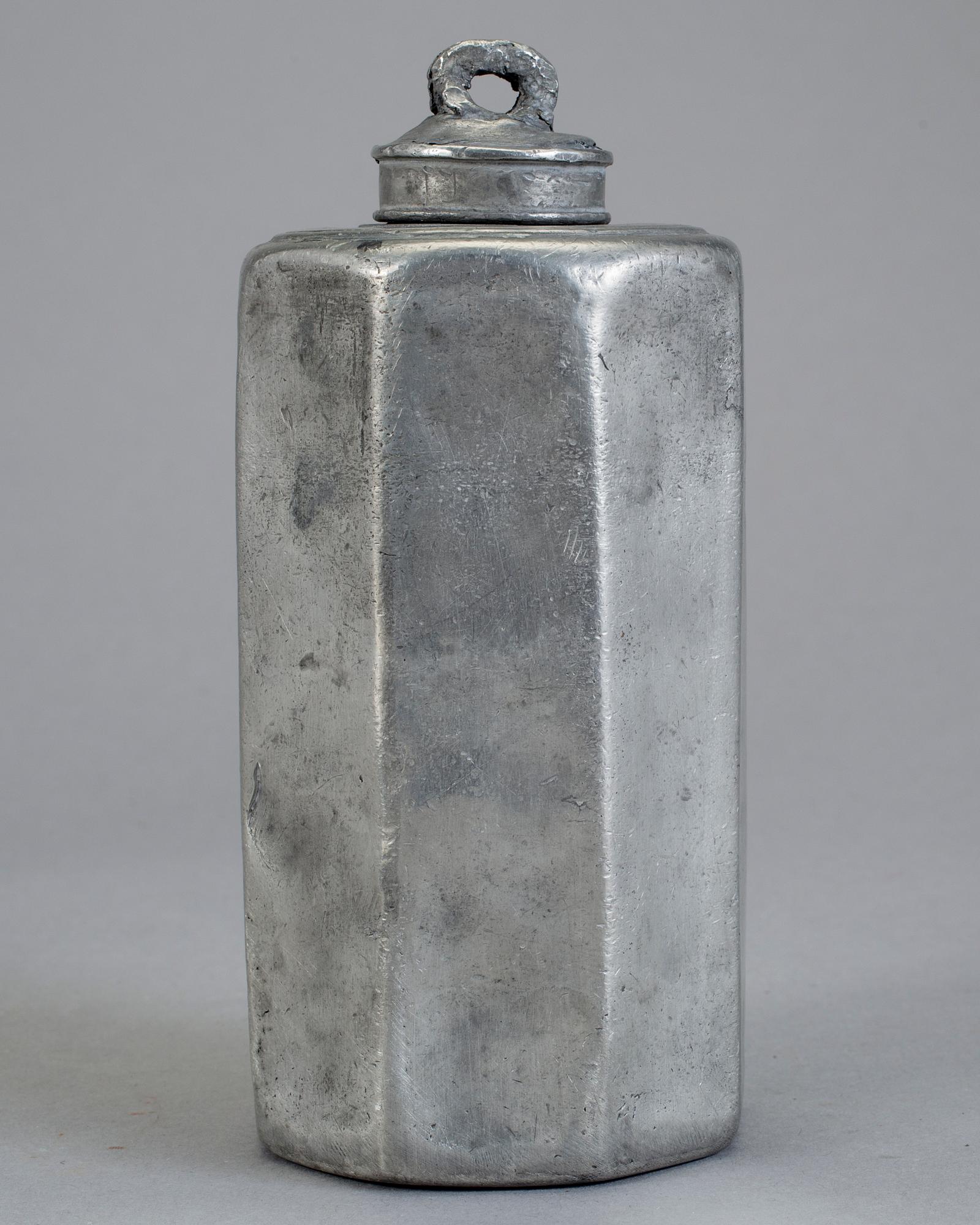 FAT samt PRISMAFLASKA, tenn, Calmar samt England, 1700-tal.
