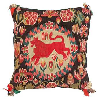 A cushion, "Rött Lejon ", tapestry weave, ca 43 x 40 cm, Scania, around the year 1800.