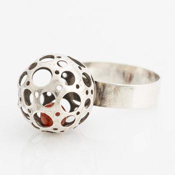 Liisa Vitali, ring och armband, "Leppäkerttu", sterlingsilver.