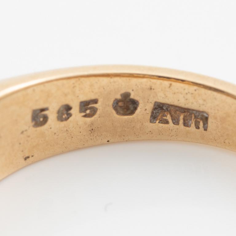 Ring, 14K gold with three old-cut diamonds.